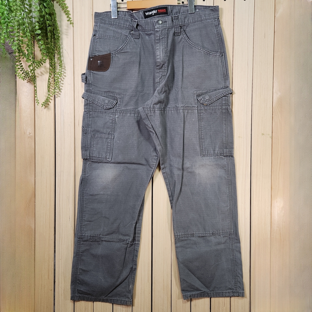 Wrangler Cargo Pants Gray Size 36x30 Pants. Wrangler Riggs Workwear